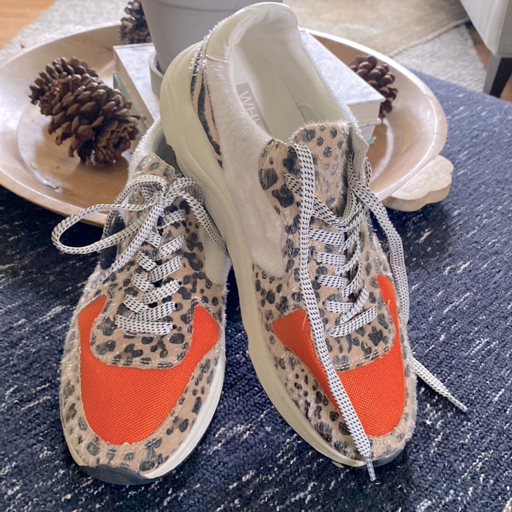 Women”s size 10 athletic shoes